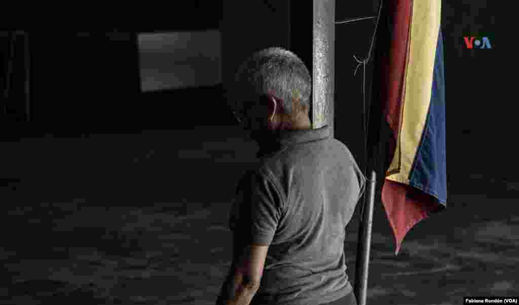 &ldquo;Últimamente estoy cansada, el trayecto es muy fuerte, es lejos de mi casa, pero esta población tan carente de todo me necesita a mí y a cada profesor que se encuentra en cada institución, es mi manera de aportar y no puedo&quot;, dice a la VOA.