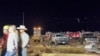 En esta imagen tomada de un video proporcionado por KAMC/KLBK, personas observan los escombros en Matador, Texas, el miércoles 21 de junio de 2023, luego de que las tormentas atravesaran el área.