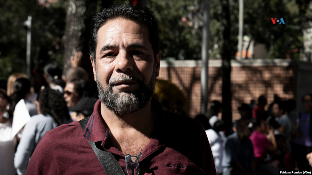 Jorge Medina dice que para esta fecha pide que los colegas que aún no lo han hecho se sumen a la lucha por sus derechos laborales para lograr un aumento salarial y otros beneficios. &ldquo;El país debe ver como prioridad la educación. Un país que no centra su atención en la educación va conducido al fracaso&rdquo;.