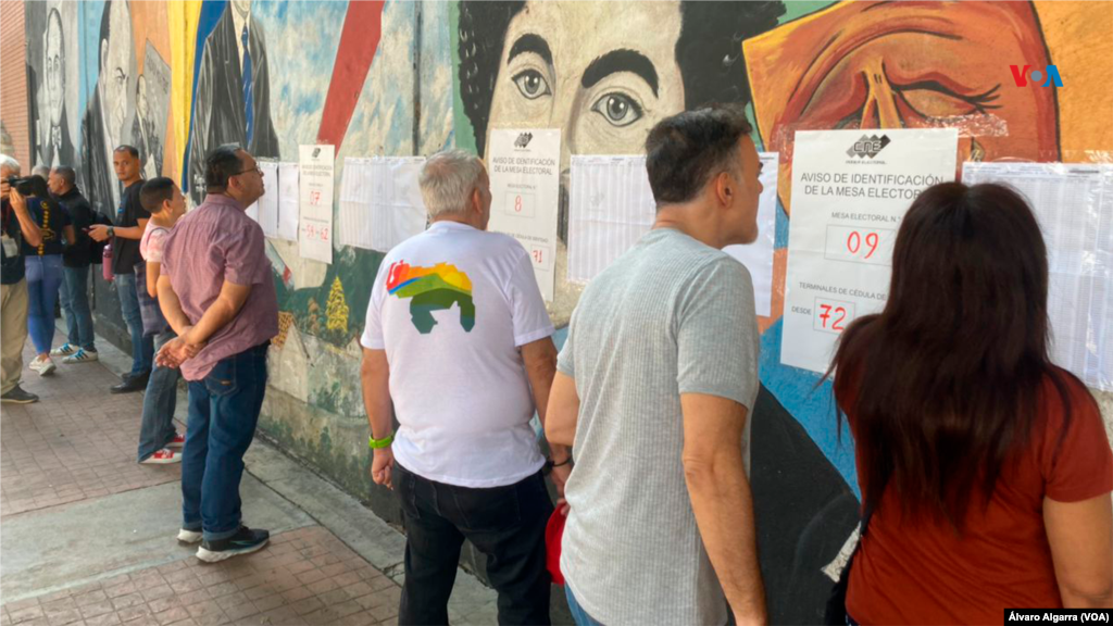 Venezolanos se acercaron desde temprano en la mañana a las urnas para votar. El Esequibo es un territorio rico en recursos naturales que el país suramericano se disputa con Guyana.