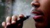 Seorang pria menghisap rokok elektrik atau vape sekali pakai, Newcastle-under-Lyme, Inggris, 14 September 2023. (Foto: Carl Recine/Reuters)