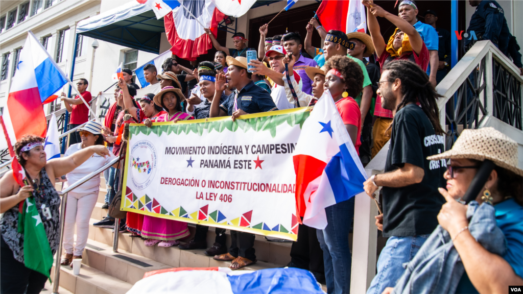 Por eso, agrupaciones, sindicatos y miembros de la sociedad civil, celebraron a las afueras de la Corte la decisión.