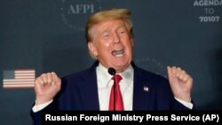 El expresidente de los Estados Unidos, Donald Trump, habla en una cumbre de la agenda del America First Policy Institute en el Marriott Marquis en Washington el 26 de julio de 2022.