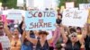 Manifestación de activistas por el derecho al aborto en el Capitolio de Indiana tras la decisión de la Corte Suprema de revocar Roe v. Wade, el sábado 25 de junio de 2022 en Indianápolis, EEUU.