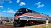 ARCHIVO - Un tren de Amtrak sale de Burlington, Vermont, hacia la ciudad de Nueva York el 29 de julio de 2022.