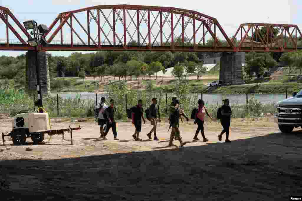 Estados Unidos enfrenta un flujo histórico de migrantes ilegales que están tratado de entrar por la frontera sur.