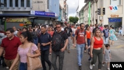 Unas 200.000 personas se podrán regularizar en Costa Rica, según el gobierno. Foto Houston Castillo, VOA