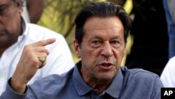 څيړونکي وايي د عمران خان لانګ مارچ نه يواځې په ملک کې سياسي بې ثباتي جوړوي بلکې اقتصادي اغېزې هم لري