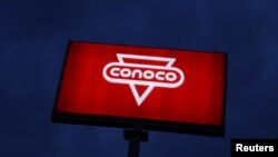 Logo de Conoco en en una gasolinera de Brooklyn, Nueva York, en 2021. Foto Reuters. 