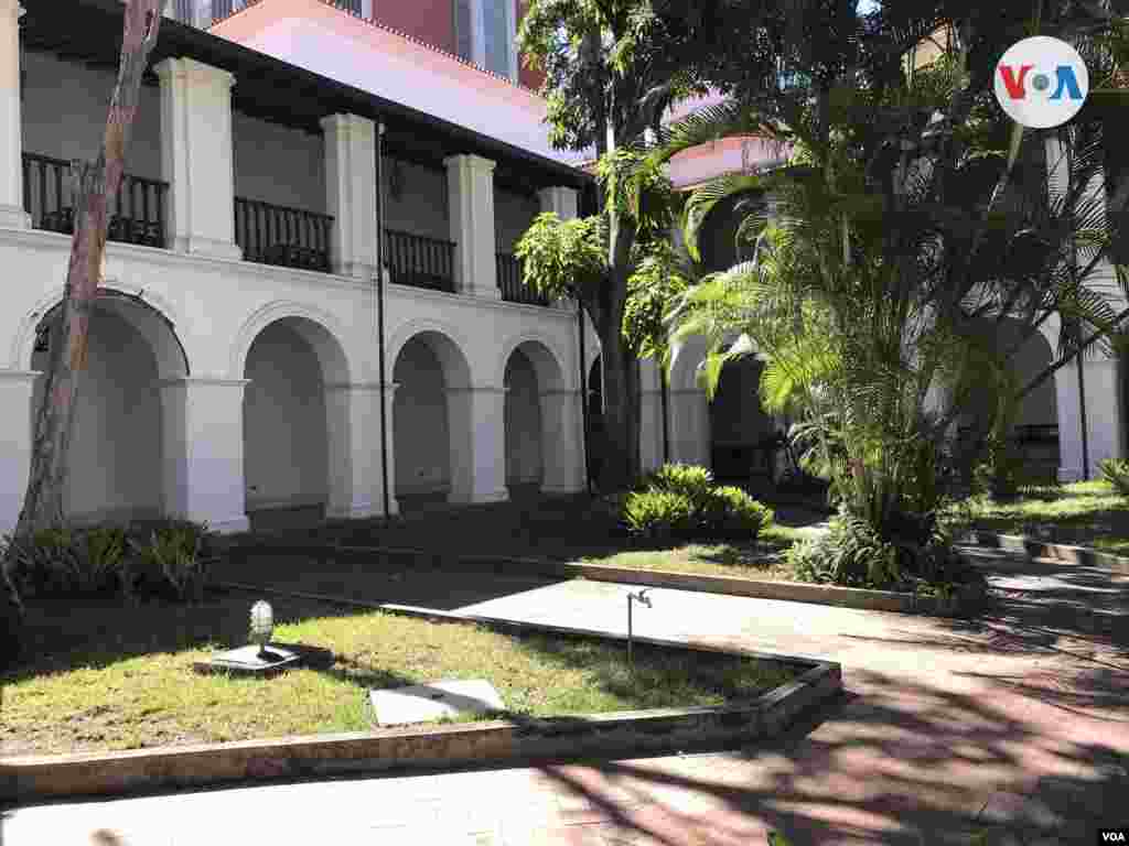 Vista interna de El Palacio de Las Academias en febrero de 2022. La edificación fue utilizada como convento, posteriormente como sede de la Cámara de Diputados del Congreso Nacional y sede de la Universidad Central de Venezuela. Foto: Carolina Alcalde - VOA.&nbsp;