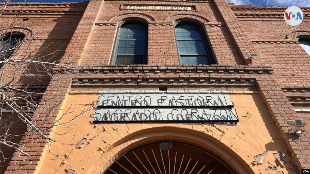 La iglesia del Sagrado Corazón se ha convertido en uno de los últimos refugios para migrantes tras las redadas de los últimos días en El Paso, Texas, el 7 de enero de 2023.