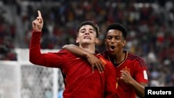 Pablo Páez Gavira "Gavi" se ha convertido con 18 años en el jugador más joven de la selección española en anotar gol en un mundial. Es ahora el tercero en la historia de estas citas detrás del mítico brasileño Pelé.