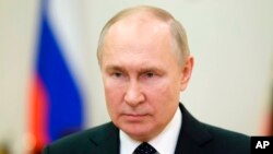 El presidente ruso, Vladimir Putin, habla durante un discurso en video sobre el Día de los empleados de la Agencia de Seguridad en su feriado profesional en Moscú, Rusia, el martes 20 de diciembre de 2022. Rusia celebró su Día de los Empleados de las Agencias de Seguridad del Estado el martes.