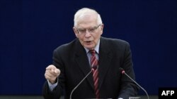 El jefe de política exterior de la Unión Europea, Josep Borrell, pronuncia un discurso durante un debate sobre la seguridad de Europa tras la invasión rusa de Ucrania, durante una sesión plenaria en el Parlamento Europeo en Estrasburgo, este de Francia, el 9 de marzo de 2022.