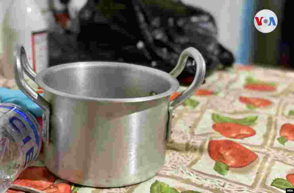 Algunos de los venezolanos afirman que muchas veces alcanza &#250;nicamente para la comida, pero no para pagar un techo.