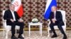 Presiden Rusia Vladimir Putin, kanan, mendengarkan Presiden Iran Masoud Pezeshkian selama pertemuan mereka di sela-sela Forum Internasional "Interkoneksi Zaman dan Peradaban" pada 11 Oktober 2024. (Foto: via AP)