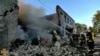 Evacuados de Mariúpol llegan a territorio controlado por Ucrania, Europa sancionará petróleo ruso 