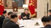 រូបថតចេញផ្សាយដោយ Korean Central News Agency បង្ហាញឲ្យឃើញមេដឹកនាំកូរ៉េខាងជើងលោក Kim Jong Un ដឹកនាំកិច្ចប្រជុំជាមួយមន្ត្រីបក្ស ក្នុងអំឡុងការផ្ទុះជំងឺកូវីដ១៩ នៅទីក្រុងព្យុងយ៉ាង កូរ៉េខាងជើង កាលពីថ្ងៃទី ១៧ ខែឧសភា ឆ្នាំ ២០២២។