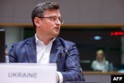 El ministro de Relaciones Exteriores ucraniano, Dmytro Kuleba, durante una reunión en Bruselas el 16 de mayo de 2022. Foto AFP.
