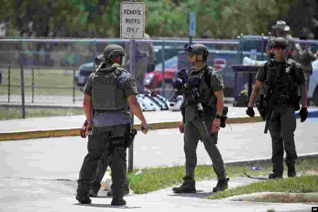 Salvador Ramos, de 18 años, comenzó el martes disparando a su abuela y luego, cuando huía, estrelló su automóvil cerca de la escuela primaria Robb en Uvalde, Texas.