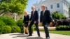 ARCHIVO - El presidente Joe Biden, al centro, camina con la primera ministra sueca, Magdalena Andersson (izquierda) y el presidente de Finlandia, Sauli Niinisto, después de hablar en la Rosaleda de la Casa Blanca en Washington, el 19 de mayo de 2022. 