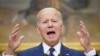 El presidente Joe Biden hace una declaración sobre el tiroteo en la escuela en Uvalde, Texas, poco después de regresar a Washington de su viaje a Corea del Sur y Japón, en la Casa Blanca en Washington, el 24 de mayo de 2022. REUTERS/Kevin Lamarque