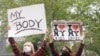 Partidarios del aborto se manifiestan en Nueva York el 14 de mayo de 2022.
