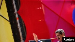 El presidente de Venezuela, Nicolás Maduro, hace un gesto mientras dirige las celebraciones del Primero de Mayo en Caracas, Venezuela, el 1 de mayo de 2022.