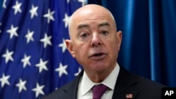 El secretario de Seguridad Nacional, Alejandro Mayorkas, habla durante una conferencia de prensa en Washington, el 5 de enero de 2023.