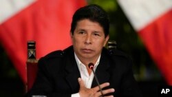 ARCHIVO - El presidente de Perú, Pedro Castillo, asiste a una conferencia de prensa en el Palacio Presidencial en Lima, Perú, en octubre de 2022. 