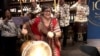 La profesora de química que anima la fiesta navideña en Venezuela