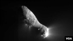 La sonda pasó a unos 44 mil kilómetros por hora a través de la nube de gas y polvo de la atmósfera del cuerpo celeste.