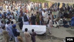 په ګلي باغ کې د سکول په ګاډي د ډزو د پېښې وروسته د وژل شوي ډرايو د جسد سره احتجاج شوی او په بله ورځ خاورو ته سپارل شوی وو، په دغه ورځ په سوات کې شخصي سکولونه تړل شوي او د مينګورې په نشاط چوک کې مظاهره شوې وه چې پکې په سوات او خېبرپښتونخوا کې د امن غوښتنه شوې وه