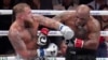 Jake Paul, kiri, melawan Mike Tyson dalam pertandingan tinju kelas berat, Jumat, 15 November 2024, di Arlington, Texas. (Foto: AP)
