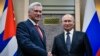 El presidente ruso, Vladimir Putin, se reúne con su homólogo cubano, Miguel Díaz-Canel, en la residencia estatal de Novo-Ogaryovo, en las afueras de Moscú, el martes-