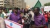 Was 'yan kungiyar kwadago a lokacin wata zanga znaga da aka yi a Abuja.
