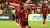Los defensas de Costa Rica, Francisco Calvo y Jeyland Mitchell (#03), celebran después de derrotar a Paraguay 2-1 al final del partido de fútbol del grupo D del torneo Conmebol Copa América 2024 entre Costa Rica y Paraguay en el estadio Q2 en Austin, Texas.