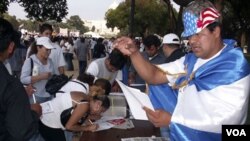 Se calcula que cerca de medio millón de salvadoreños viven en el area metropolitana de Washington, según datos de la embajada de ese país.