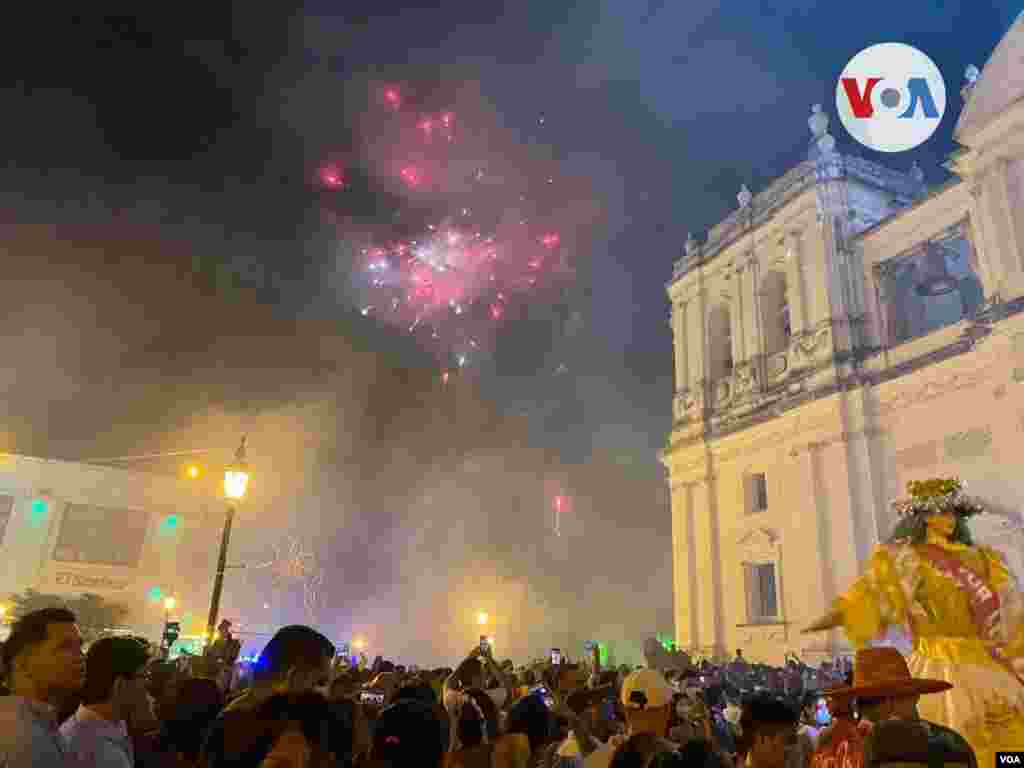 El 7 de diciembre los nicarag&#252;enses celebran &quot;La griter&#237;a&quot;, festividad en honor a la Pur&#237;sima e Inmaculada Concepci&#243;n de Mar&#237;a. Esta fiesta religiosa nacional se celebra en todos los pueblos y ciudades de Nicaragua. Foto Houston Castillo/VOA.