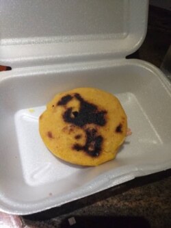 "Una arepa sin acompañantes". Foto de "Laura".