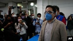 Juan Francisco Sandoval, fiscal especial contra la impunidad de Guatemala, llega a una conferencia de prensa en Ciudad de Guatemala el viernes 23 de julio de 2021, después de que la fiscal general Consuelo Porras lo removió de su puesto.