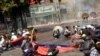 La policía disparó contra los manifestantes en Mandalay, Myanmar, el 3 de marzo de 2021.