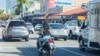 Cubanos recién llegados llenan a Miami de "motorinas"