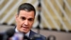 ARCHIVO - El presidente del Gobierno de España, Pedro Sánchez, habla con los medios de comunicación a su llegada a una cumbre de la UE en Bruselas, en octubre de 2022.