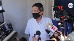 Sergio Ramírez, escritor nicaraguense, al salir de la fiscalía a principios de junio de 2021. Foto Houston Castillo, VOA.