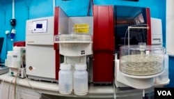 Máquina en el laboratorio nuclear ucraniano "Ecocenter" antes de la ocupación rusa, Chernobyl, fecha desconocida. [Foto cortesía de la Agencia Estatal de Ucrania para la Gestión de Zonas de Exclusión].
