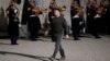 El presidente ucraniano Volodymyr Zelenskyy, llega al Palacio del Elíseo antes de una cena de trabajo con el presidente francés, Emmanuel Macron, y el canciller alemán, Olaf Scholz, el miércoles 8 de febrero de 2023 en París.