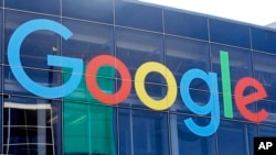 Archivo: se muestra un letrero en un edificio de Google en su campus en Mountain View, California, el 24 de septiembre de 2019.