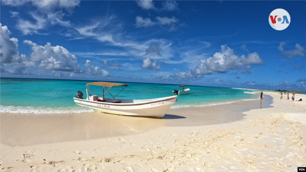 El Cayo de Agua ha llegado a ser considerada como una de las playas más hermosas del mundo. &nbsp; 