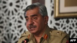 بابر افتخار وويل، "حکومت ته يې خواست کړی چې د ارشد شريف د وژنې په پلټنو کې دې د ARY چېنل مشر [چيف اېګزېکټيو] سلمان اقبال شامل کړی شي او بیرته دې ملک ته راوستل شي".